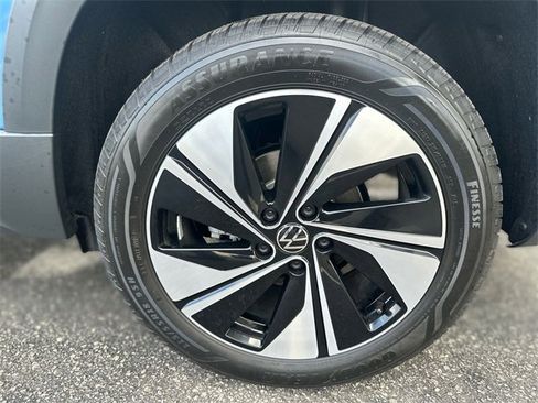 Used 2025 Volkswagen Taos SE image 10