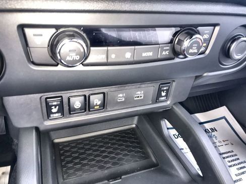Used 2026 Nissan Frontier SV w/ All-Weather Content Package AWD/4WD image 18