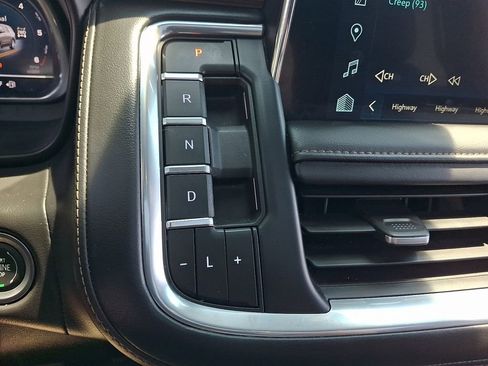 Used 2024 Chevrolet Tahoe High Country w/ Premium Package 2 AWD/4WD image 15