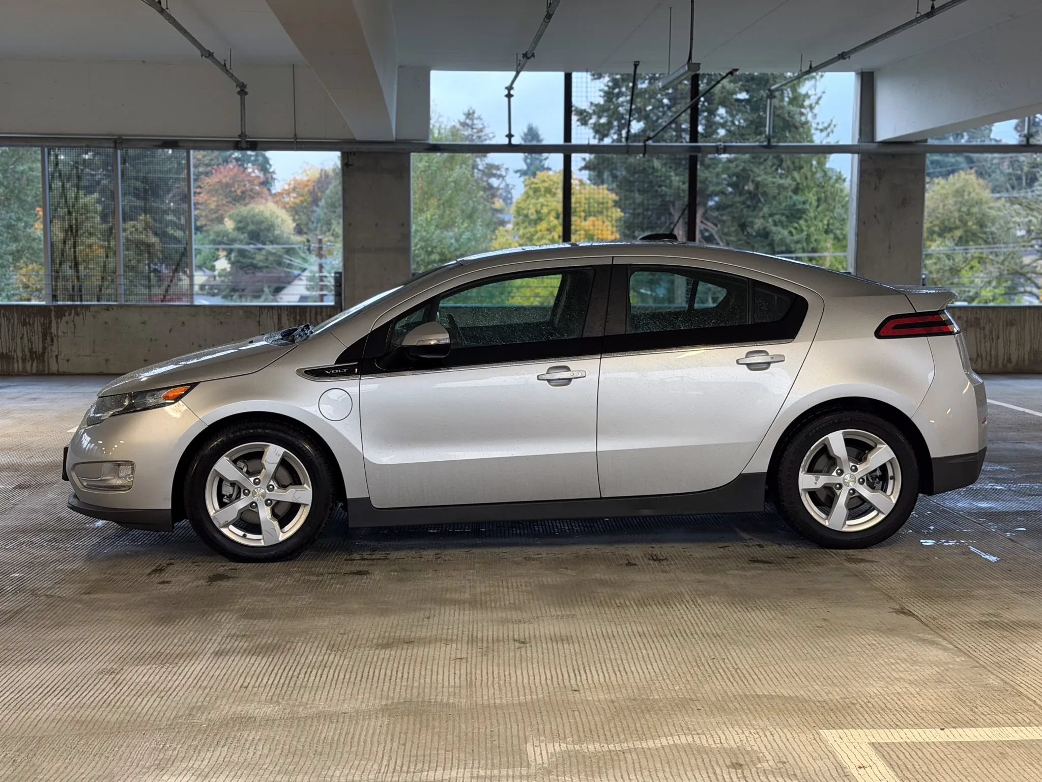 Used 2015 Chevrolet Volt FWD image 8