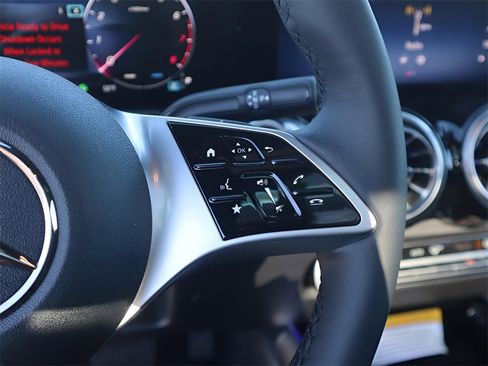 New 2026 Mercedes-Benz GLB 250 4MATIC image 40