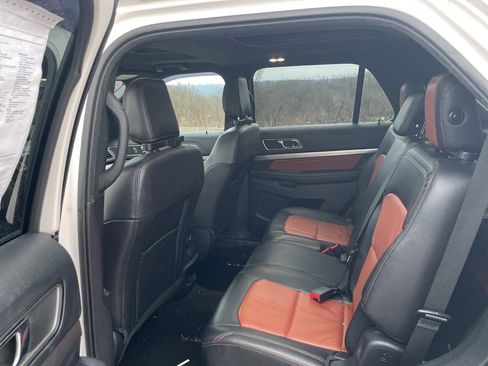 Used 2019 Ford Explorer XLT w/ Equipment Group 202A image 10