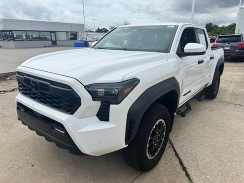 Used 2024 Toyota Tacoma TRD Off-Road AWD/4WD image 25