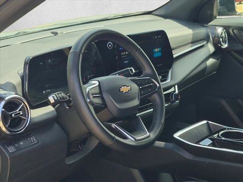 Used 2025 Chevrolet Equinox LT FWD image 10