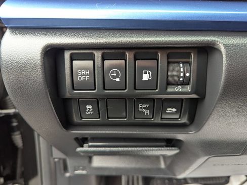 Used 2019 Subaru Crosstrek Hybrid w/ Moonroof Package w/Navigation AWD/4WD image 17