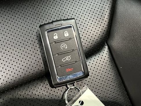 Used 2025 Jeep Grand Cherokee L Limited w/ Luxury Tech Group II AWD/4WD image 38