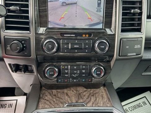 Used 2019 Ford F250 Lariat w/ Chrome Package image 16