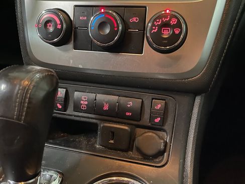 Used 2015 GMC Acadia SLE AWD/4WD image 14