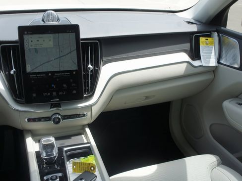 New 2026 Volvo XC60 B5 Ultra w/ Protection Package Premier image 12