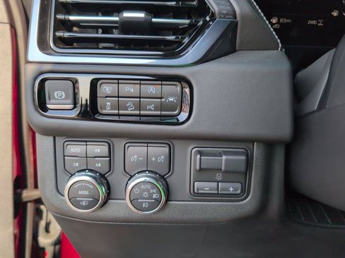 Certified 2025 GMC Yukon AT4 Ultimate AWD/4WD image 28