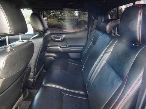 Used 2022 Toyota Tacoma TRD Off-Road image 21