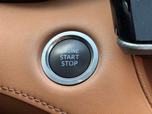 Used 2021 Toyota Highlander Platinum image 16