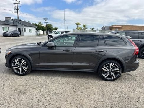 Used 2025 Volvo V60 B5 Cross Country Plus AWD/4WD image 8