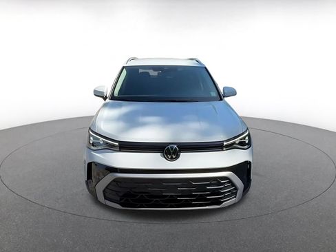 Used 2026 Volkswagen Taos SE FWD image 3