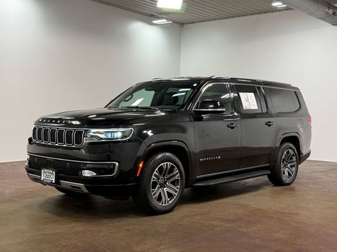 Used 2023 Jeep Wagoneer L Series II AWD/4WD image 28