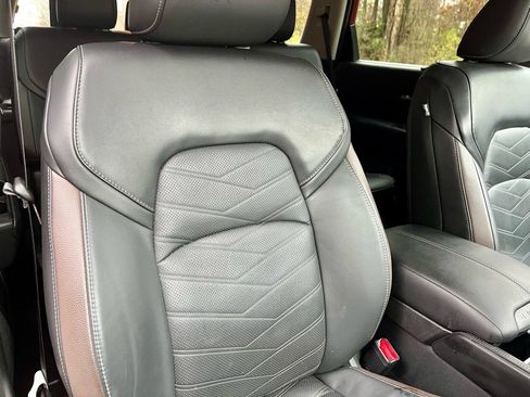 Used 2024 Nissan Pathfinder Platinum w/ Cargo Package image 18