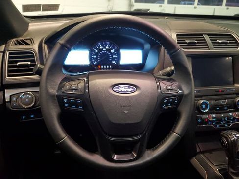 Used 2018 Ford Explorer XLT w/ Equipment Group 202A AWD/4WD image 15