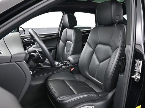 Certified 2022 Porsche Macan S image 5