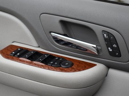 Used 2007 GMC Yukon SLT w/ SLT Preferred Equipment Group image 10