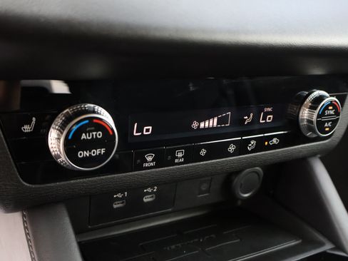 Used 2025 Mitsubishi Outlander SE FWD image 24