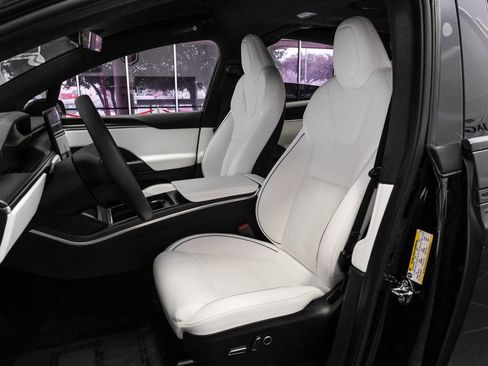 Used 2023 Tesla Model X Plaid image 34