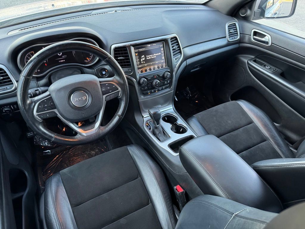 Used 2018 Jeep Grand Cherokee Altitude AWD/4WD image 12