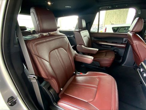 Used 2024 Ford Expedition Limited image 20