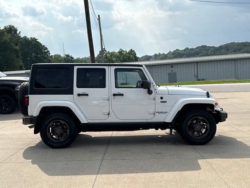 Used 2017 Jeep Wrangler Unlimited Sahara AWD/4WD image 16