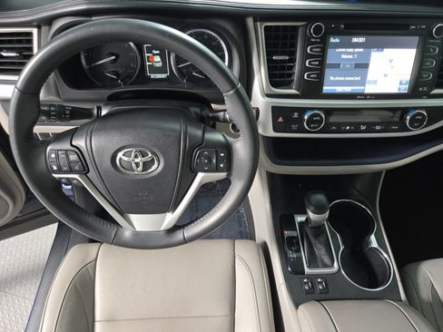 Used 2014 Toyota Highlander XLE FWD image 15