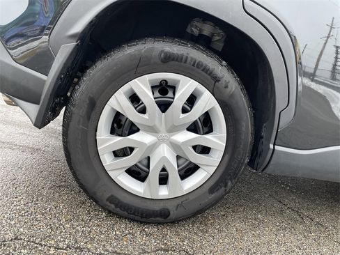 Used 2023 Toyota Corolla Cross L image 12