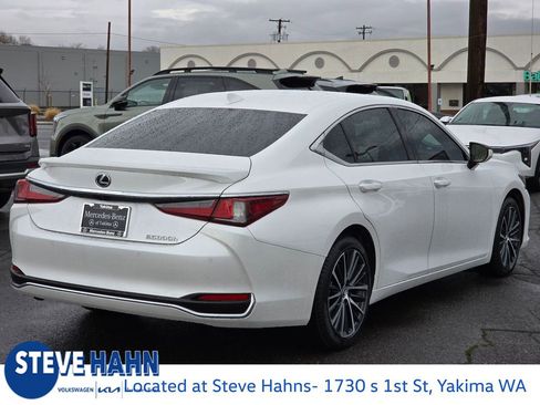 Used 2025 Lexus ES 300h w/ Premium Package image 5