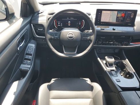 Certified 2025 Nissan Rogue SL w/ SL Premium Package FWD image 30