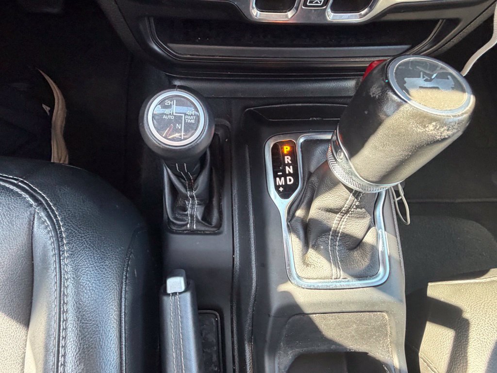 Used 2022 Jeep Wrangler Unlimited Sahara AWD/4WD image 31