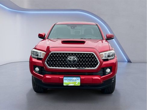 Used 2018 Toyota Tacoma TRD Sport w/ Technology Package RWD image 2