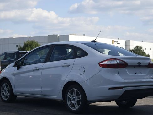 Used 2018 Ford Fiesta SE FWD image 2