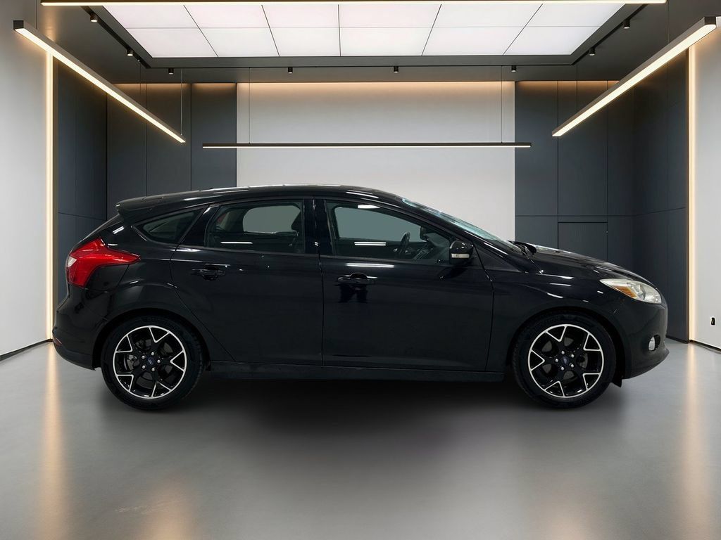 Used 2014 Ford Focus SE w/ Equipment Group 201A FWD image 7