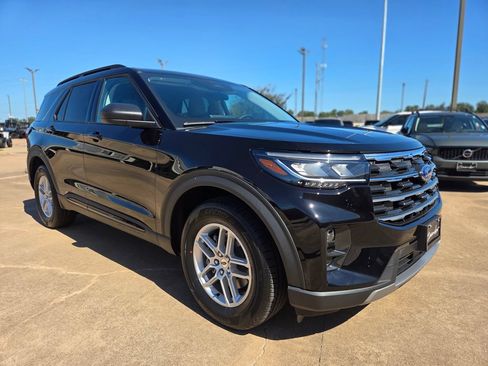 New 2026 Ford Explorer Active w/ Active Comfort Package RWD image 3
