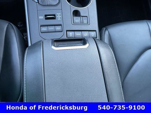 Used 2022 Toyota Highlander XLE AWD/4WD image 38