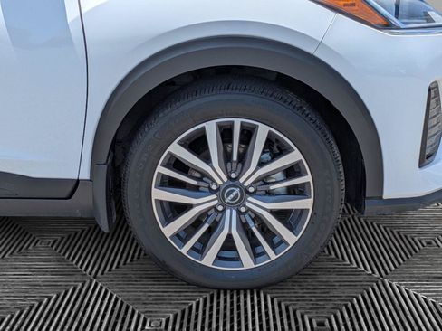 Used 2024 Nissan Kicks SV FWD image 9
