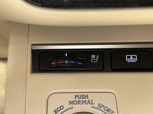 Used 2013 Lexus ES 350 w/ Luxury Pkg FWD image 31