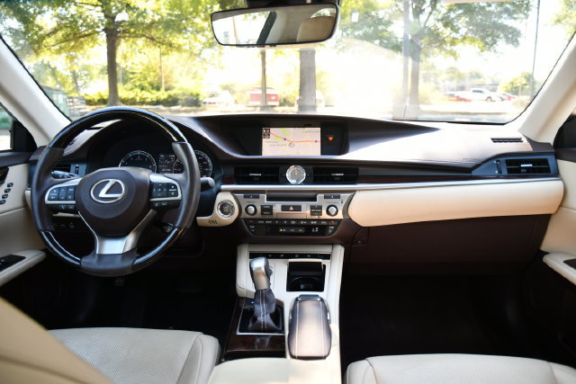 Used 2017 Lexus ES 350 w/ Luxury Package FWD image 18