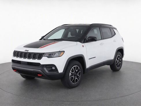 Used 2024 Jeep Compass Trailhawk AWD/4WD image 2
