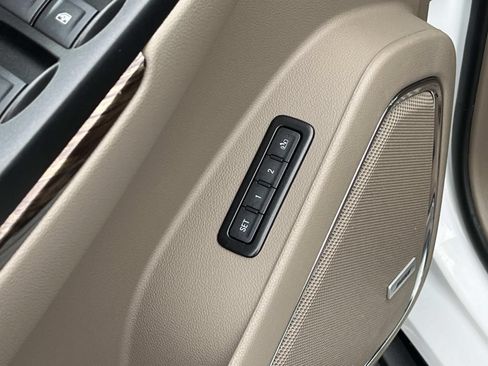 Used 2018 GMC Yukon SLT AWD/4WD image 30