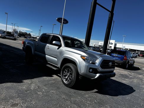Used 2023 Toyota Tacoma SR5 w/ Technology Package image 7