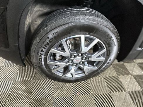 Used 2023 GMC Acadia SLT w/ Technology Package FWD image 11
