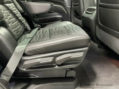 Used 2024 Cadillac Escalade Premium Luxury Platinum image 24