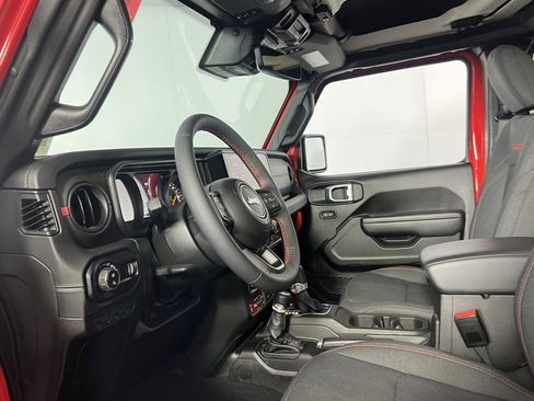 Certified 2024 Jeep Gladiator Rubicon w/ Technology Group image 22