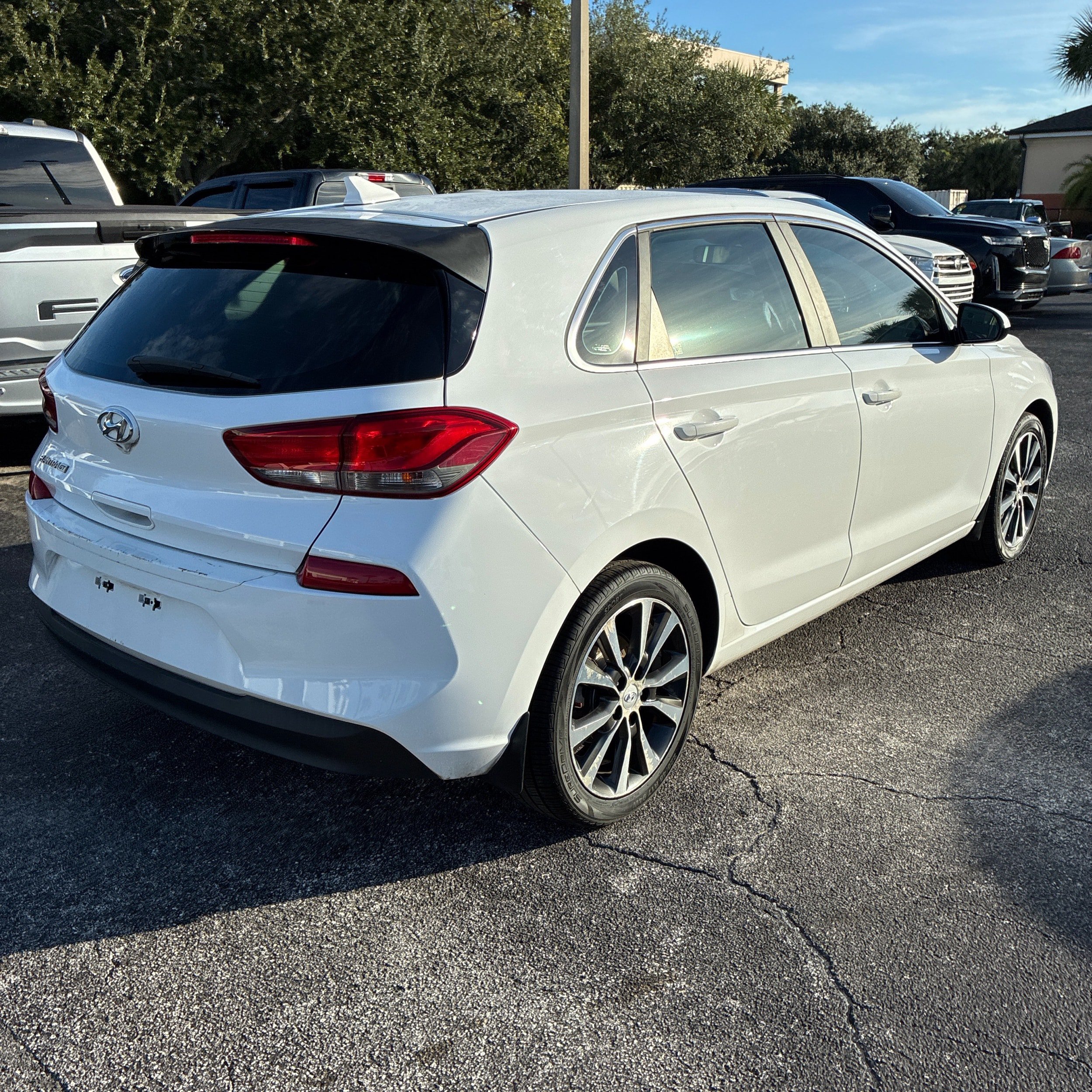 Used 2020 Hyundai Elantra GT FWD image 12