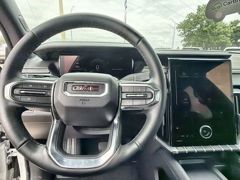Certified 2025 GMC Acadia Elevation FWD image 11