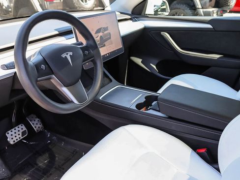 Used 2023 Tesla Model Y Performance AWD/4WD image 16